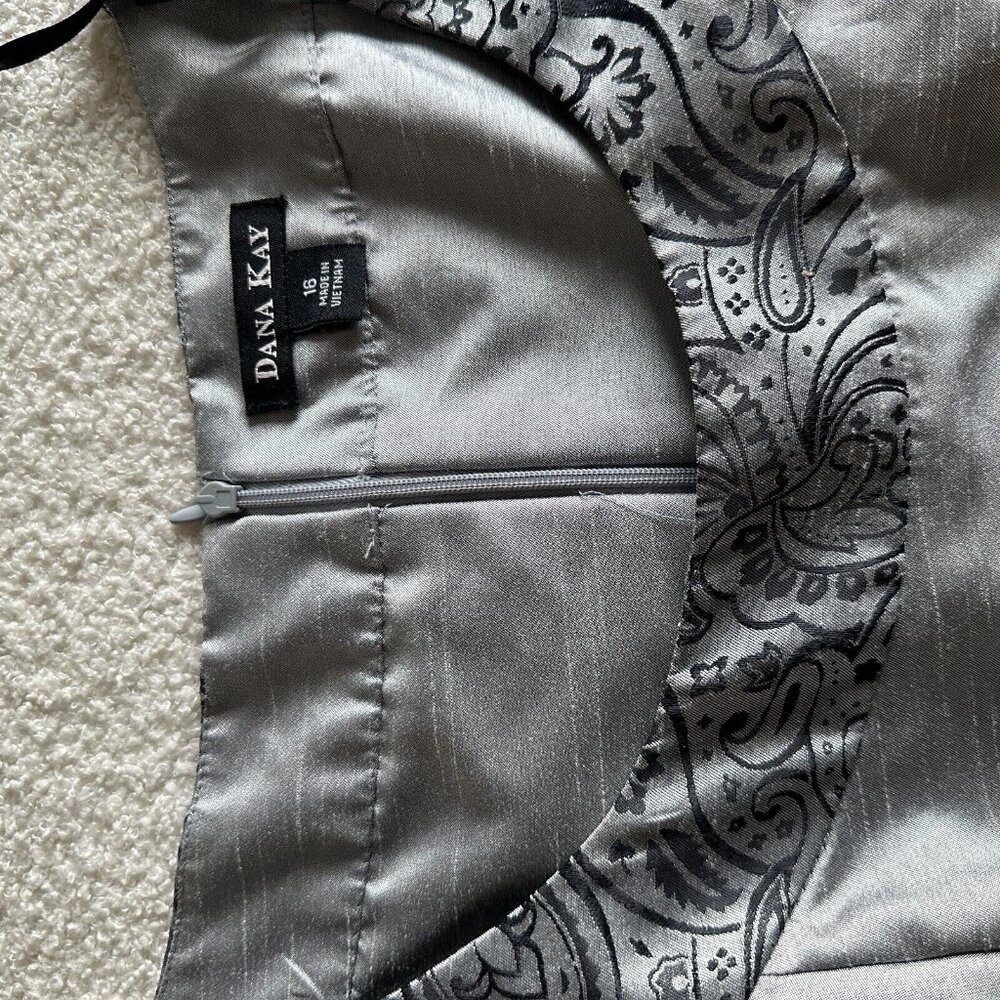 Dana Kay‎ Women’s Silver Suit Jacket Size 14 – Elegant & Stylish Outerwear